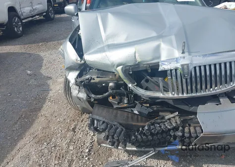 2006 Lincoln Town Car Signature z USA, uszkodzony, nr VIN 1LNHM81W06Y642488